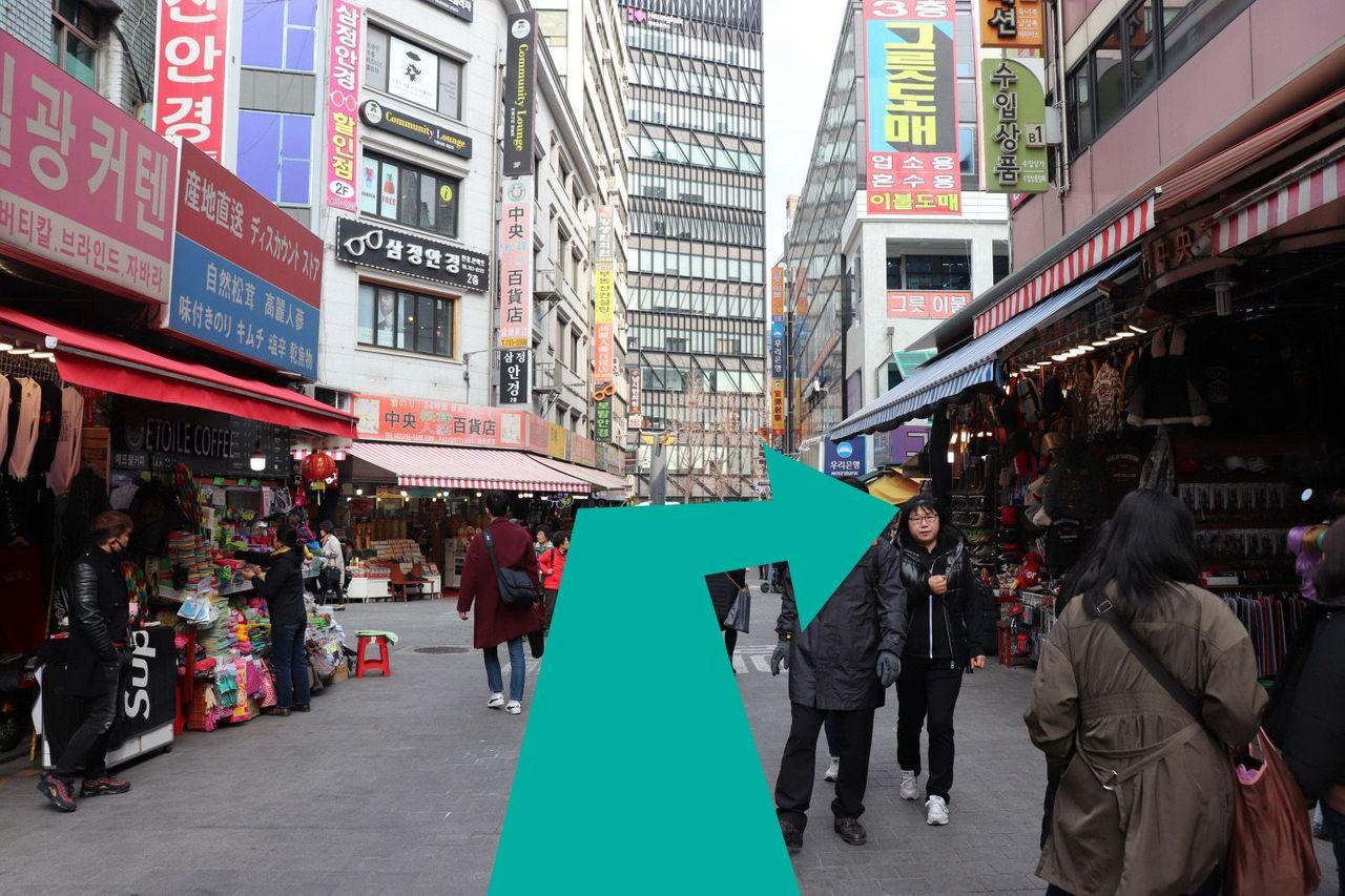 Jangan Store location in the alley of Namdaemun Market, full of traditional Korean goods.